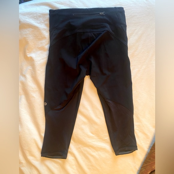 Lululemon Black Crop (Under knee) Leggings - Picture 2 of 6